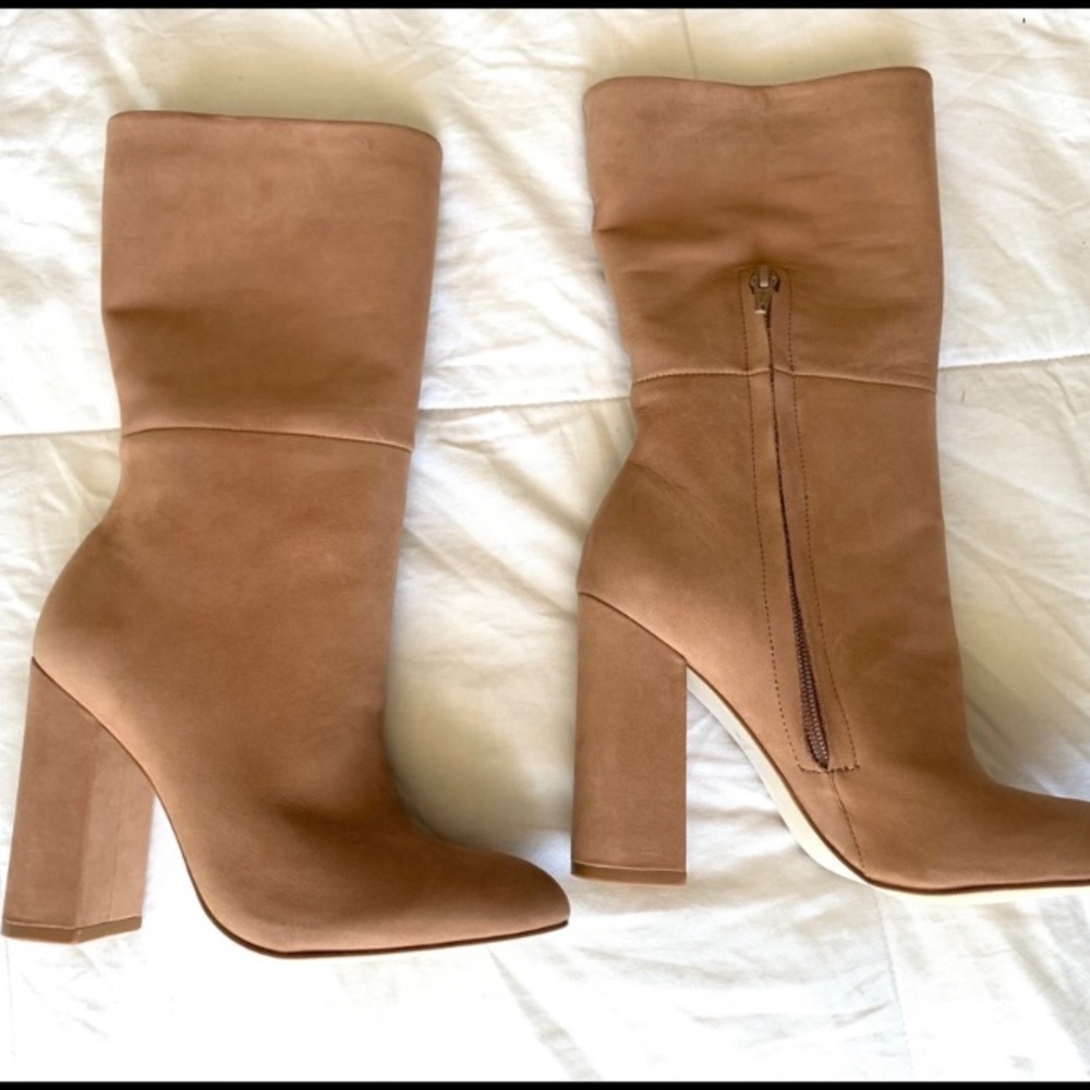 SOLD!!!👢Steve Madden Tan Heeled Boots